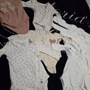 White and Cream Baby Girl Long Sleeve Onsies 6-12 months size. 5 for 23$.